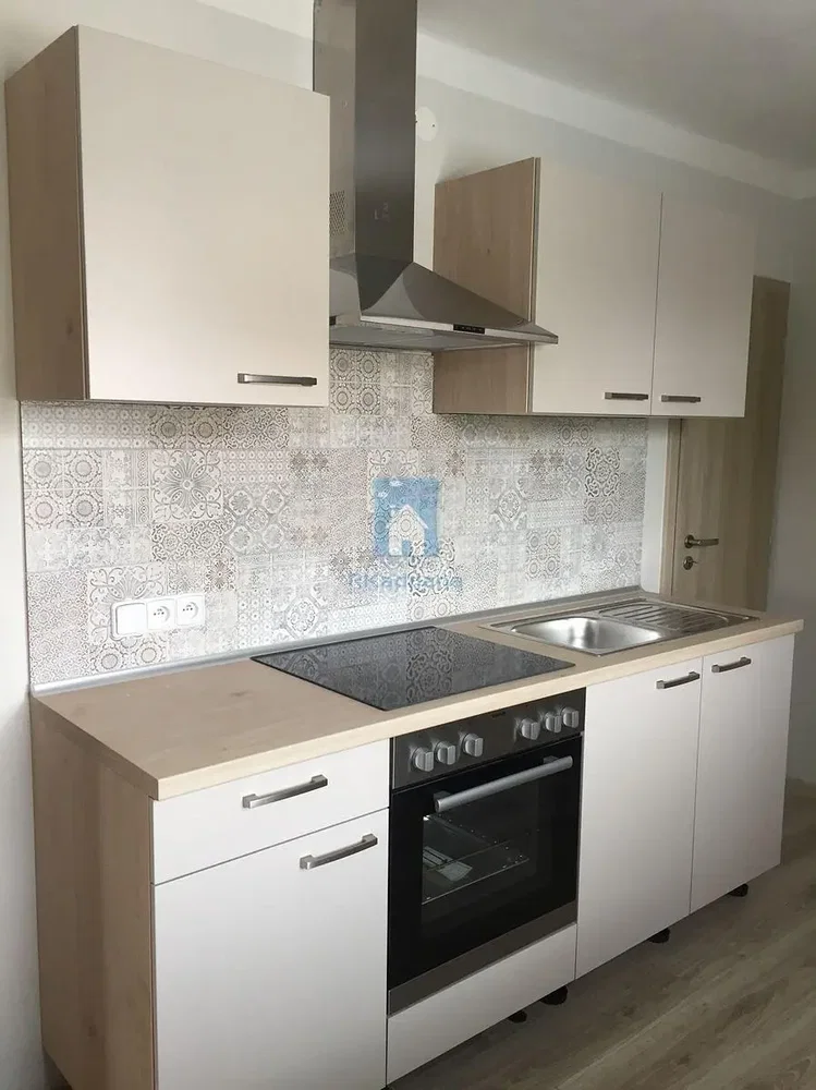 Кухиња; кухињски апарати, плочице, реновиран, природно светло