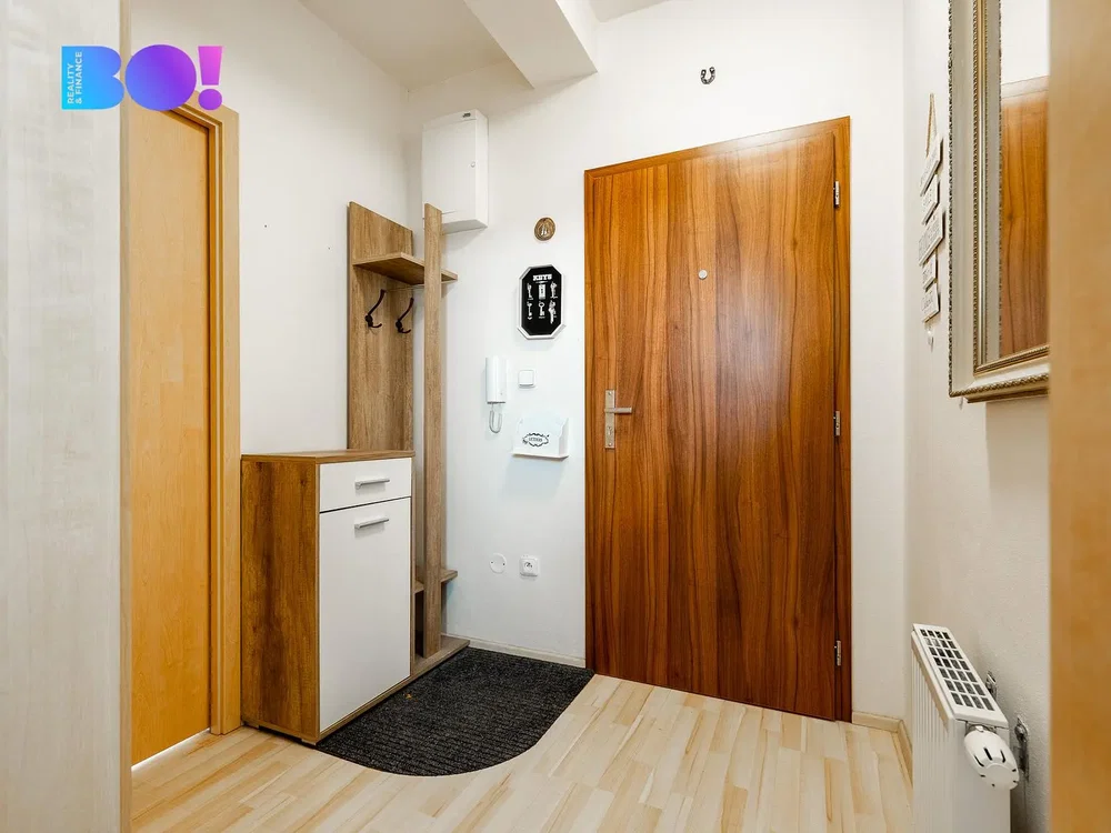 Garderobe; holzboden, tageslicht