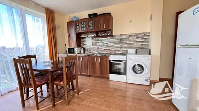 Cuisine; électroménager, parquet, lumière naturelle, style moderne