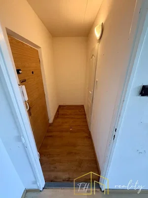 Cloakroom; wood floor, natural light