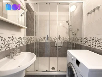 Badezimmer; fliesenboden, tageslicht, renoviert