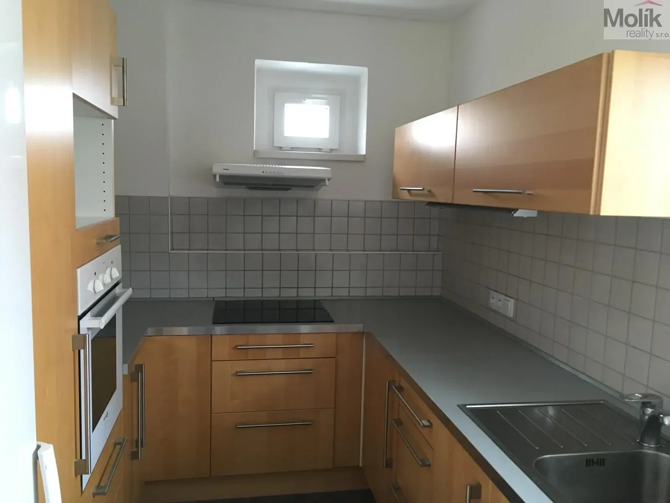 Kuchyně; kuchyňské spotřebiče, dlažba