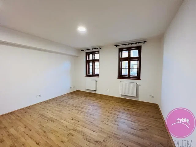Άλλο; ξύλινο πάτωμα, φυσικό φως