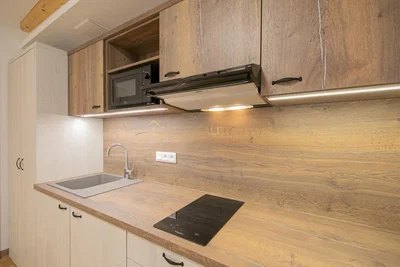 Cocina; electrodomésticos, suelo de madera, renovado, luz natural