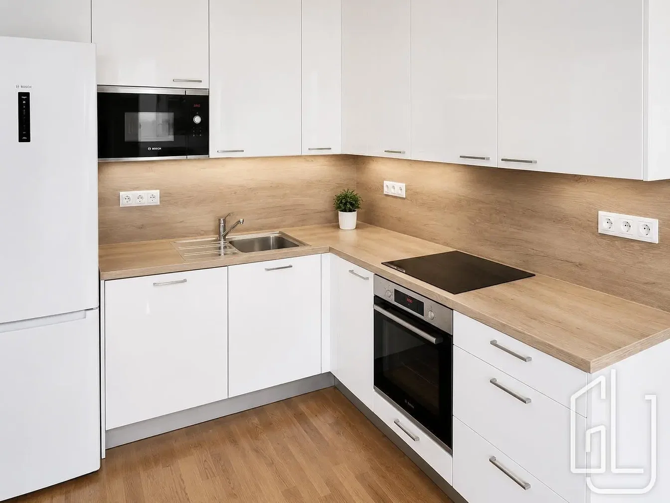 Cocina; electrodomésticos, suelo de madera, renovado, luz natural