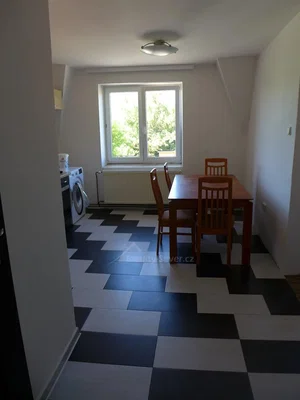 Kuhinja; pločice, prirodna svjetlost