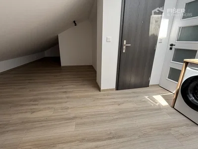 Altro; pavimento in legno, luce naturale