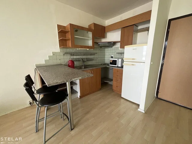 Kuhinja; kuhinjski aparati, pločice