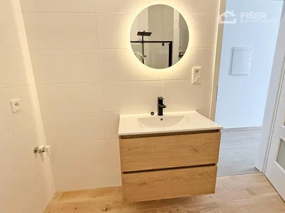 Bagno; pavimento in piastrelle, ristrutturato, luce naturale