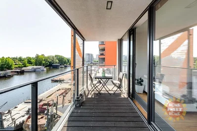 Balcone; vista, luce naturale