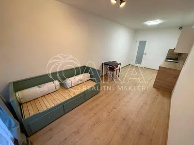 Camera da letto; pavimento in legno, luce naturale