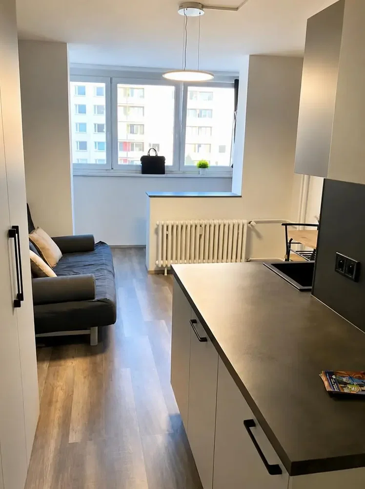 Wohnzimmer; tageslicht, holzboden, moderner stil
