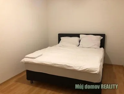 Chambre; parquet, lumière naturelle
