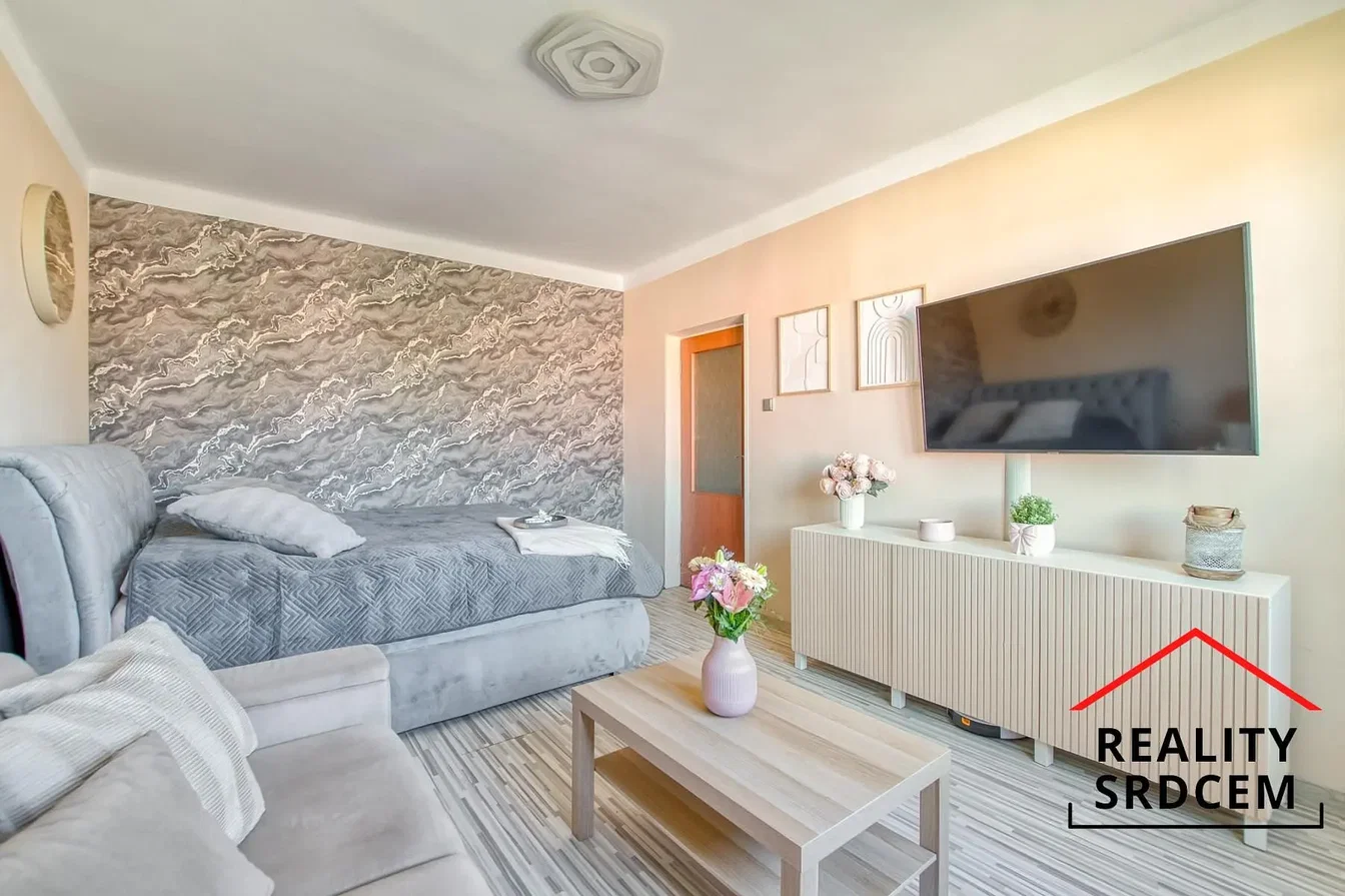 Wohnzimmer; tageslicht, moderner stil, holzboden