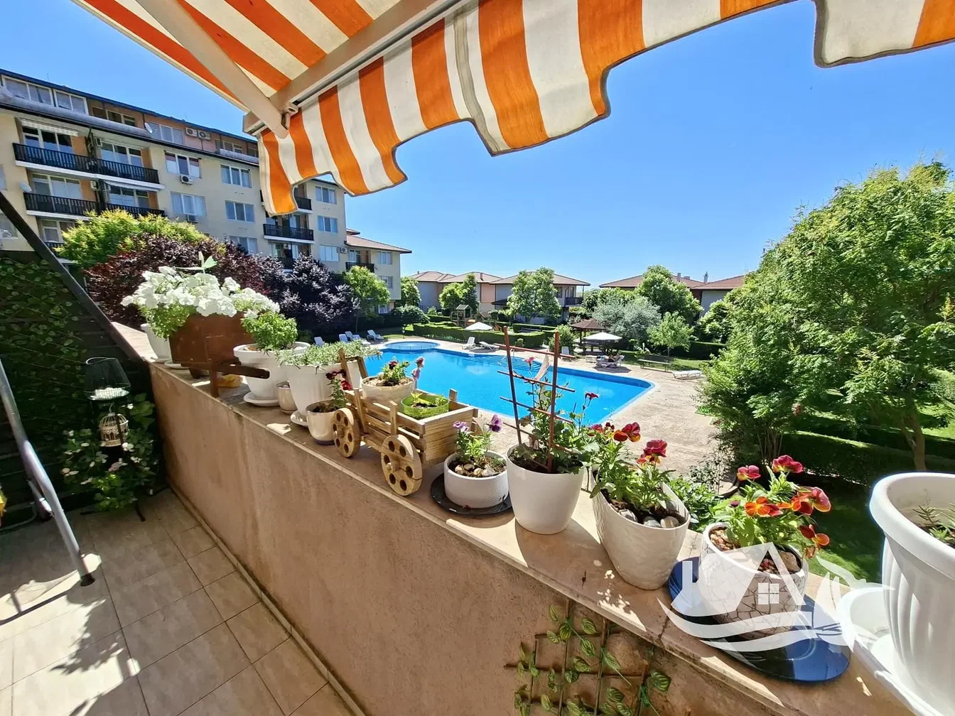 Balkon; prirodna svjetlost, pogled
