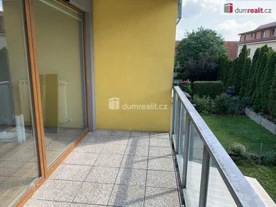 Balkon; podłoga z płytek, światło dzienne, widok