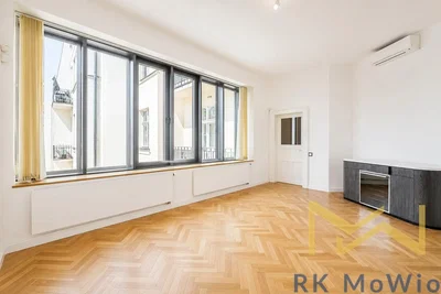 Salon; parquet, lumière naturelle