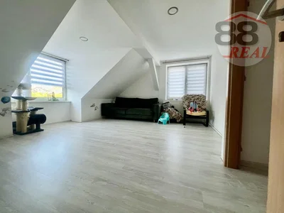 Kinderkamer; natuurlijk licht, houten vloer