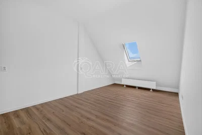 Kids room; wood floor, natural light