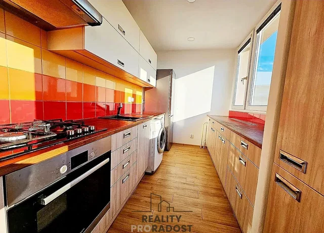 Kitchen; kitchen appliances, wood floor, natural light