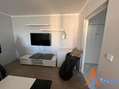 Obývací pokoj; dřevěná podlaha, přirozené světlo