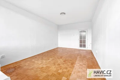 Altro; pavimento in legno, luce naturale