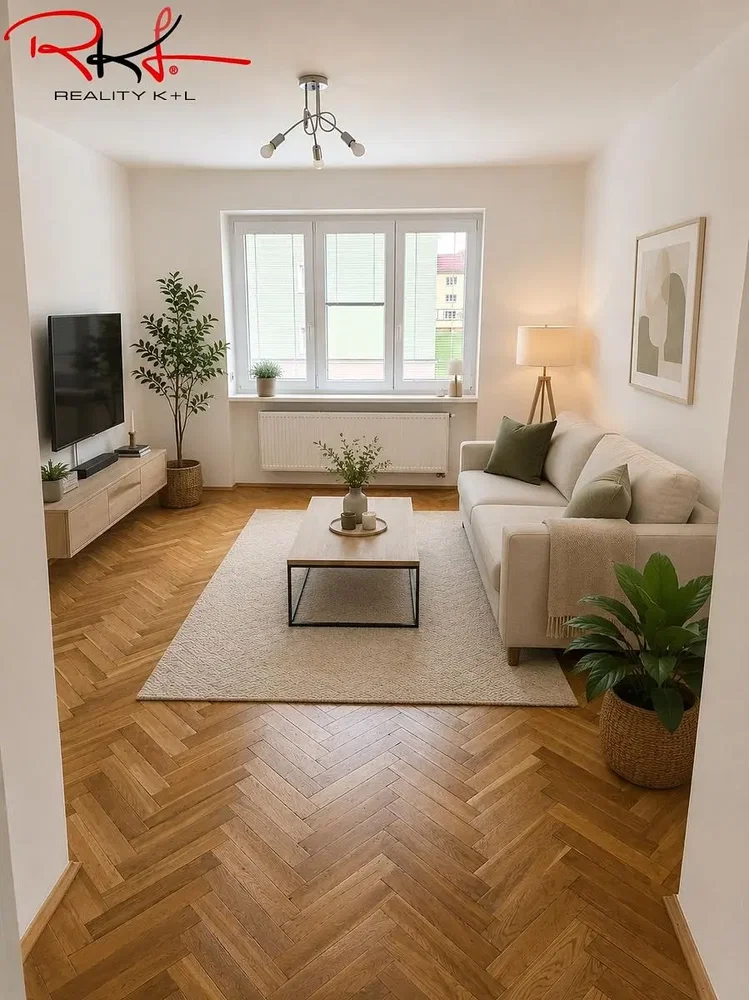 Obývací pokoj; dřevěná podlaha, přirozené světlo, moderní styl