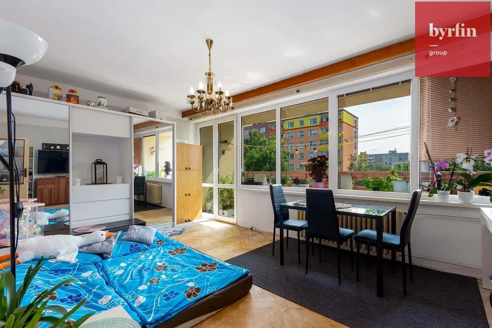 Bedroom; natural light, wood floor, modern style