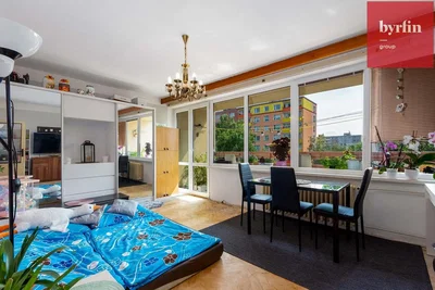 Bedroom; natural light, wood floor, modern style