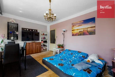 Bedroom; natural light, modern style