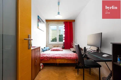 Bedroom; natural light, wood floor, modern style