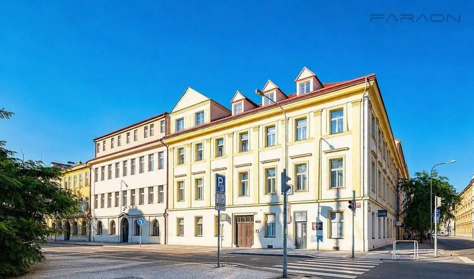 Dům a okolí