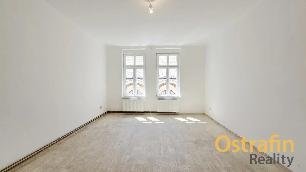 Salon; lumière naturelle, parquet