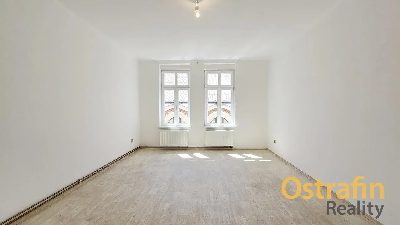 Salon; lumière naturelle, parquet