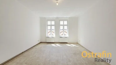Salon; lumière naturelle, parquet