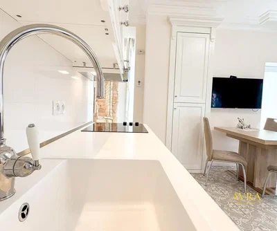 Kitchen; kitchen appliances, natural light, modern style
