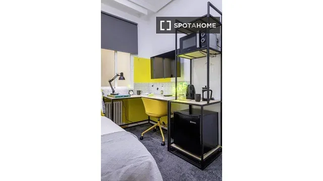 Schlafzimmer; küchengeräte, tageslicht