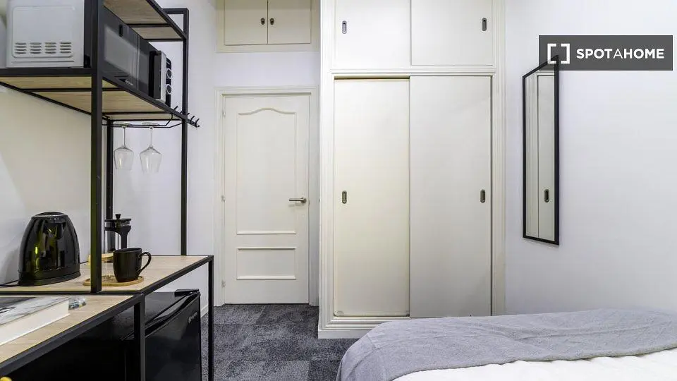 Schlafzimmer; küchengeräte, holzboden