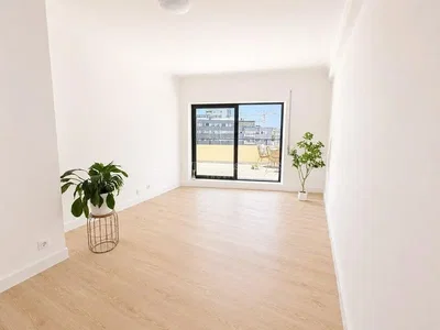 Salon; parquet, lumière naturelle, vue