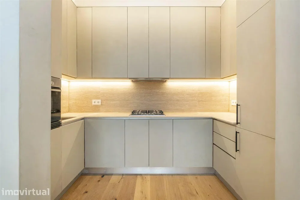 Küche; küchengeräte, holzboden, renoviert, tageslicht