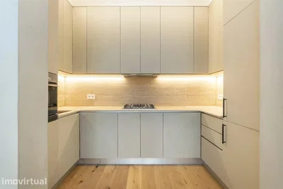 Küche; küchengeräte, holzboden, renoviert, tageslicht