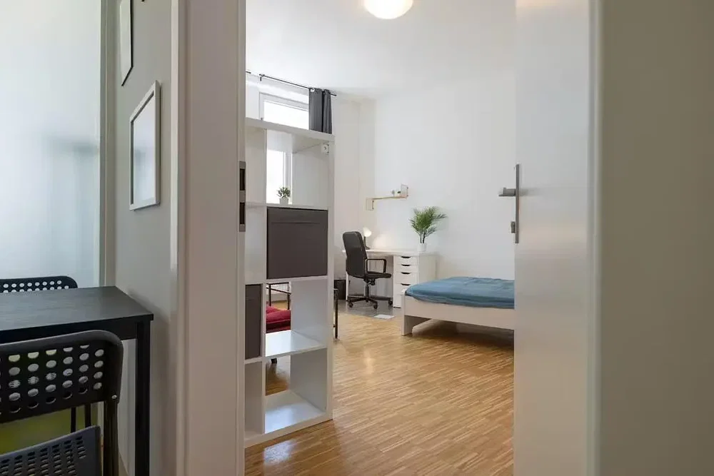 Bedroom; wood floor, natural light, modern style