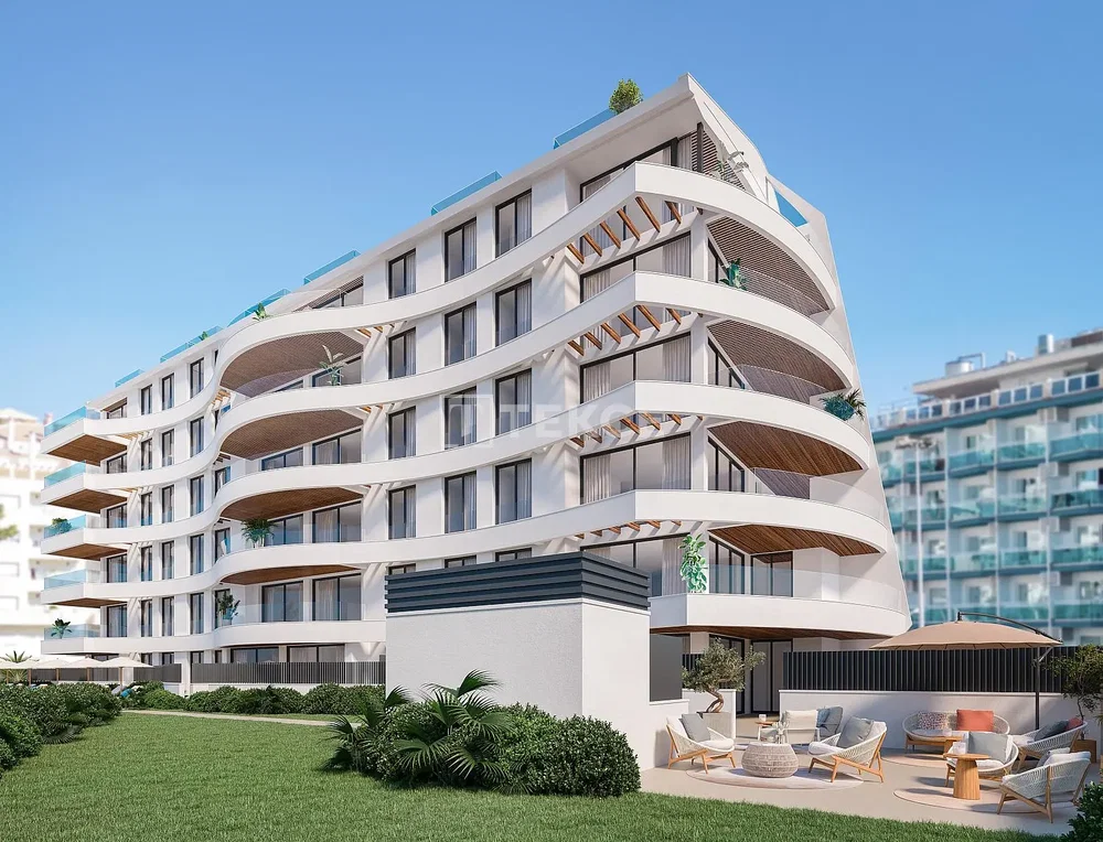 Maison et environs; vue, lumière naturelle