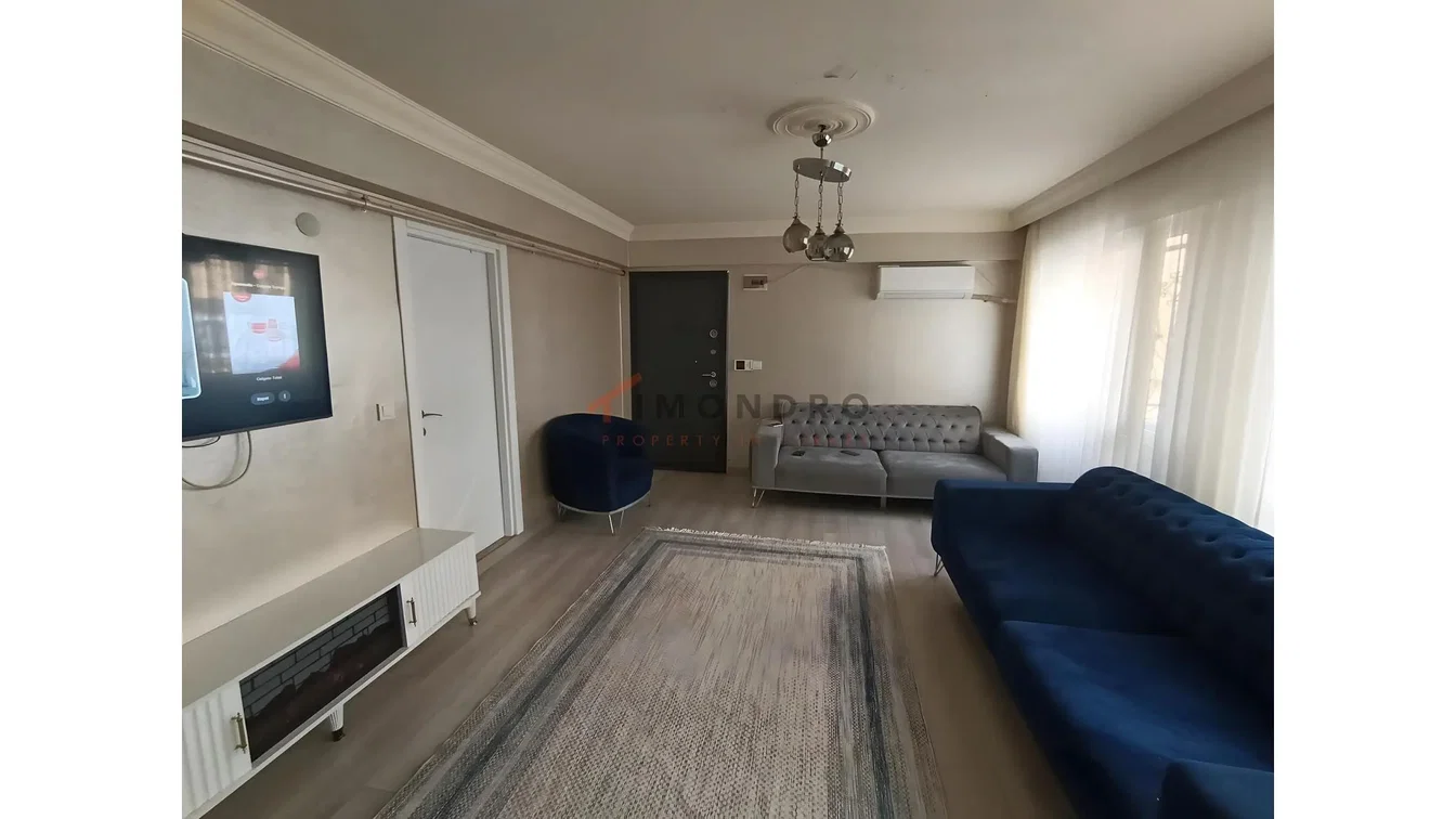Woonkamer; houten vloer, natuurlijk licht, moderne stijl