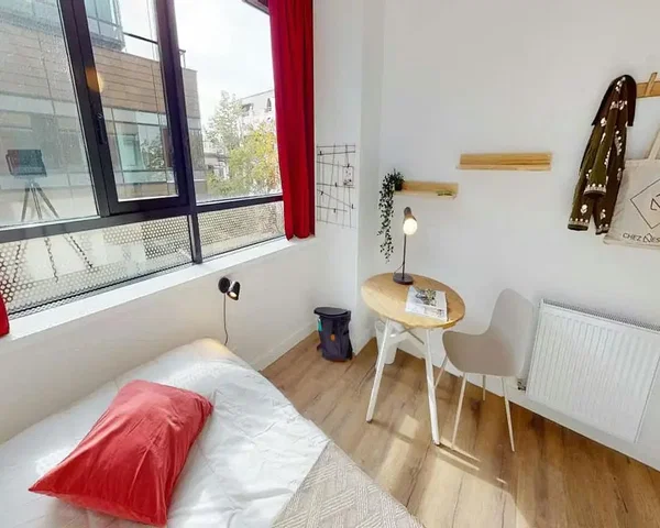 Chambre; parquet, lumière naturelle