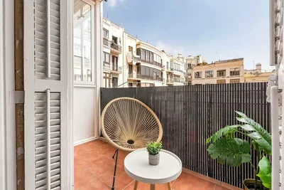 Balcon; carrelage, lumière naturelle, vue