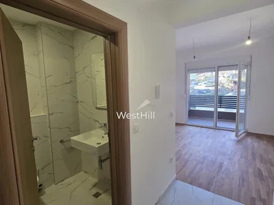 Salle de bain; lumière naturelle, carrelage, vue