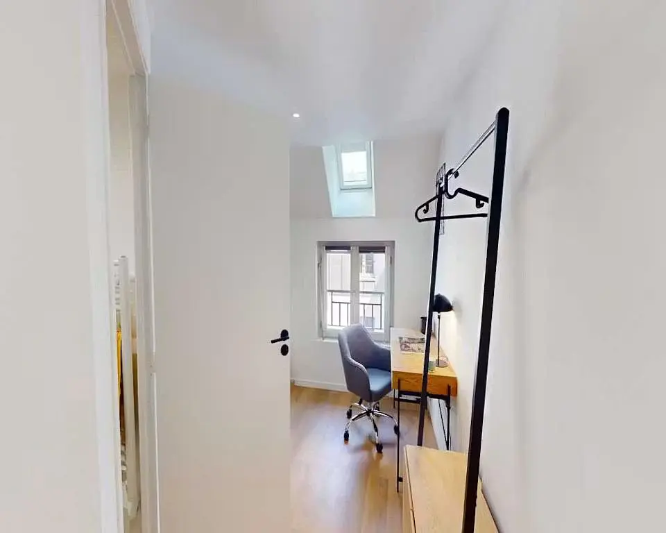 Salon; lumière naturelle, parquet