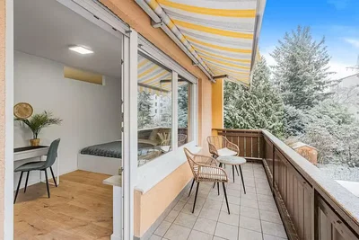 Balcon; parquet, lumière naturelle, vue