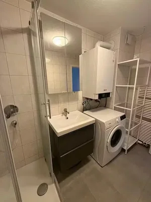 Toilette; fliesenboden, renoviert